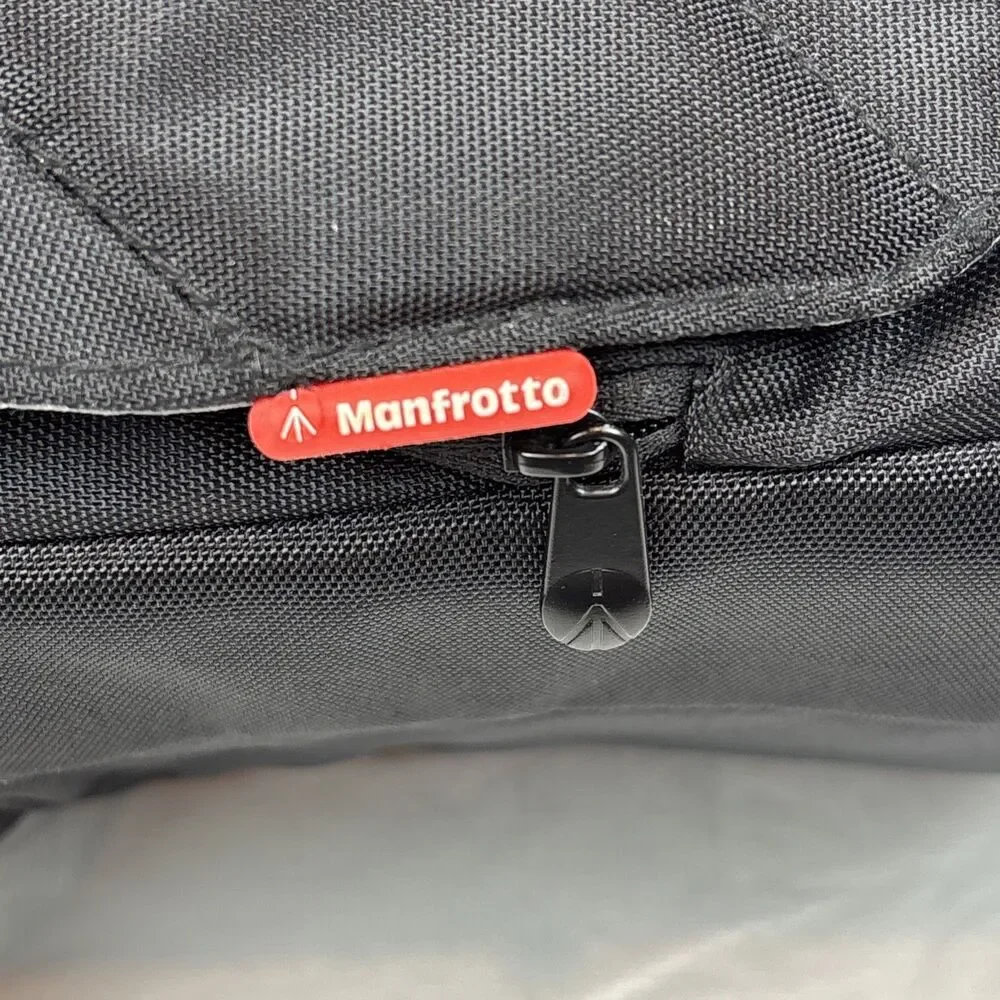 Manfrotto EUC Camera Shoulder Bag Unisex OS Black‎ Padded DSLR Case MB SV-SB-3BB